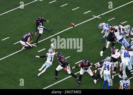 Houston Texans place kicker Ka'imi Fairbairn (15) kicks a field goal ...
