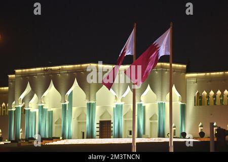Impressions from Doha/Qatar on December 16, 2022. Amiri Divan-Seat of Government of the Emir of the State of Qatar aftert, illuminated, exterior shot, Qatarian flag, flag, flags, flags, building, Soccer World Cup 2022 in Qatar from 20.11. - 18.12.2022 ? Stock Photo