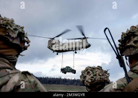 Grafenwoehr, Germany. 11th Dec, 2022. Soldiers assigned to the 2nd Brigade Combat Team, 101st Airborne Division (Air Assault) and the Combat Aviation Brigade, 1st Armored Division, conduct sling load operations during a combined arms maneuver live fire exercise (CAMLFEX) on December. 11, 2022, at Grafenwoehr Training Area, Germany. Our commitment to defending NATO territory is ironclad and the USA will continue to bolster our posture to better defend our NATO allies. (Credit Image: © U.S. Army/ZUMA Press Wire Service) Stock Photo