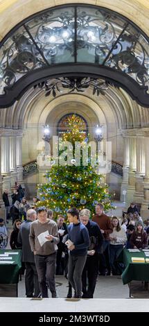 Hamburg, Germany. 16th Dec, 2022. During Advent, there is a Christmas tree in the foyer of Hamburg City Hall. Credit: Markus Scholz/dpa/Alamy Live News Stock Photo