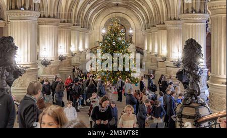 Hamburg, Germany. 16th Dec, 2022. During Advent, there is a Christmas tree in the foyer of Hamburg City Hall. Credit: Markus Scholz/dpa/Alamy Live News Stock Photo