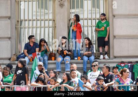 A group of people on a building and on the ground during the Mexican Independence Day Parade Stock Photo