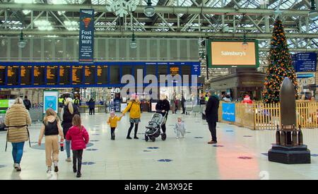 Glasgow, Scotland, UK 17th December, 2022. GMT rail strike saw a picket line outside central station with empty timetable board and few passengers on the concourse within . Credit Gerard Ferry/Alamy Live News Stock Photo