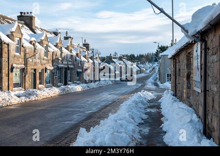 Tomintoul, Moray, UK. 17th Dec, 2022. This is scenes within the very wintry village of Tomintoul. Following the snow storms it has become very cold with everything freezing and forming icicles as can be seen on roof of house and shop premises. Credit: JASPERIMAGE/Alamy Live News Stock Photo