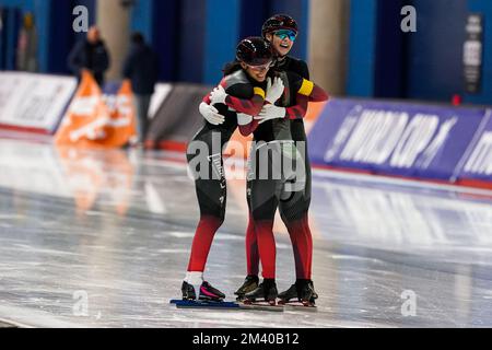 CALGARY, CANADA - DECEMBER 17: Carolina Hiller of Canada, Brooklyn McDougall of Canada and Ivanie Blondin of Canada reacts after competing on the Team Sprint Women Division A during the ISU Speed Skating World Cup 4 on December 17, 2022 in Calgary, Canada (Photo by Andre Weening/Orange Pictures) Stock Photo
