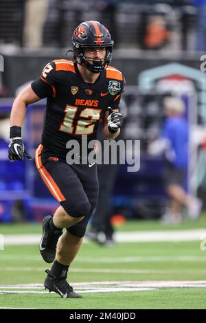 Las Vegas, NV, USA. 17th Dec, 2022. Oregon State Beavers linebacker Jack Colletto (12) on the field prior to the start of the SRS Distribution Las Vegas Bowl featuring the Florida Gators and the Oregon State Beavers at Allegiant Stadium in Las Vegas, NV. Christopher Trim/CSM/Alamy Live News Stock Photo