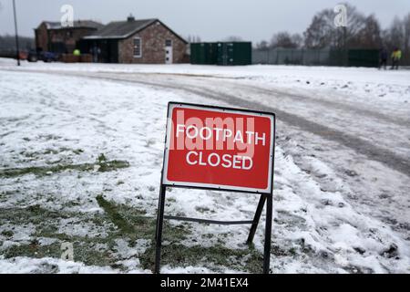 Footpath closed sign due to snow and ice Stock Photo