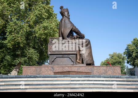 SAMARKAND, UZBEKISTAN - SEPTEMBER 14, 2022: Monument to Amir Timur (Tamerlane) close-up. Samarkand, Uzbekistan Stock Photo