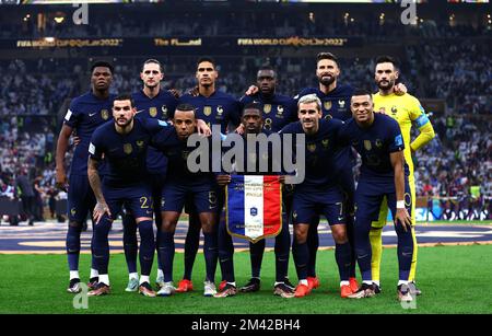 Doha, Qatar, 18th December 2022.  The French team line up before the FIFA World Cup 2022 match at Lusail Stadium, Doha. Picture credit should read: David Klein / Sportimage Credit: Sportimage/Alamy Live News/Alamy Live News/Alamy Live News Credit: Sportimage/Alamy Live News Stock Photo