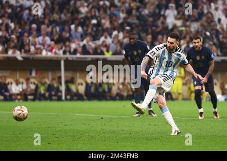 Lusail City, Qatar, 18/12/2022, Lusail City, Qatar. 18th Dec, 2022. Lionel Messi of Argentina scores the opening goal from the penalty spot during the 2022 FIFA World Cup Final at Lusail Stadium in Lusail City, Qatar on December 18, 2022. Photo by Chris Brunskill/UPI Credit: UPI/Alamy Live News Stock Photo