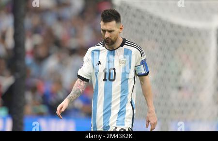 Doha, Katar. 18th Dec, 2022. firo : 12/18/2022, Football, Soccer, FIFA WORLD CUP 2022 QATAR, World Cup 2022 Qatar, World Cup 2022 Qatar, Final, Final, Final Argentina, Argentina, ARG - France . France FRA Lionel Messi disappointment disappointed gesture Credit: dpa/Alamy Live News Stock Photo