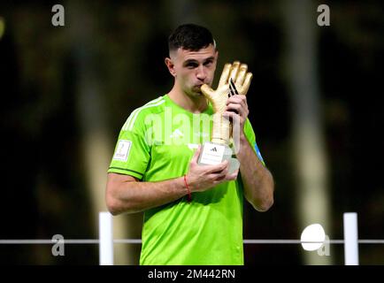 Argentina goalkeeper Emiliano Martinez celebrates with the Golden Glove award after being presented with it following victory in the FIFA World Cup final at Lusail Stadium, Qatar. Picture date: Sunday December 18, 2022. Stock Photo