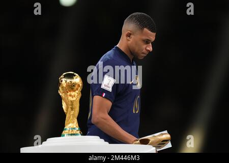 Lusail, Qatar. 18/12/2022, Kylian Mbappe of France during the FIFA World Cup Qatar 2022 match, Final, between Argentina and France played at Lusail Stadium on Dec 18, 2022 in Lusail, Qatar. (Photo by Bagu Blanco / PRESSIN) Credit: PRESSINPHOTO SPORTS AGENCY/Alamy Live News Stock Photo