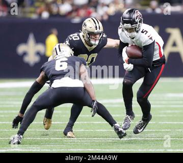 Atlanta Falcons wide receiver Drake London (5) walks off the field  following an NFL football game against the Carolina Panthers, Thursday,  Nov. 10 2022, in Charlotte, N.C. (AP Photo/Brian Westerholt Stock Photo -  Alamy