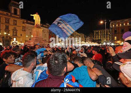 Naples, Italy. 18th Dec, 2022. Naples Argentina world champion celebrations of Argentinean and Neapolitan fans Piazza Dante Editorial Usage Only Credit: Independent Photo Agency/Alamy Live News Stock Photo