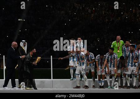 DOHA (QATAR), 12/18/2022 - WORLD CUP / ARGENTINA vs FRANCE - MESSI Lionel celebrates with his teammates the world title after the final match between the teams of Argentina vs France, for the title dispute of the World Cup Qatar 2022 / FIFA, at the Lusail Stadium, in Doha, this Sunday (18). Photo by Alexandre Brum / Ag. frame 31119 (Alexandre Brum / Ag. Enquadrar / SPP) Stock Photo