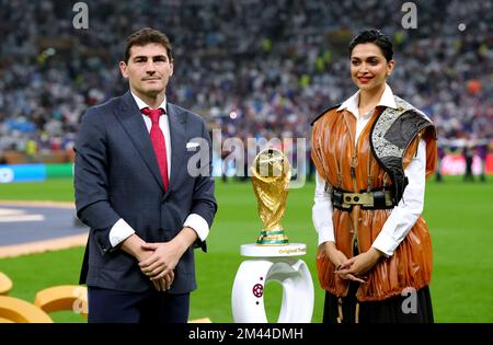 In Pictures, Deepika Padukone unveils the FIFA World Cup trophy along with  Spanish goalkeeper Iker Casillas