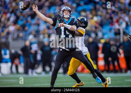 Cleveland Browns quarterback Charlie Frye (9) throws a pass in the first  quarter against the Baltimore Ravens at Cleveland Browns Stadium in  Cleveland, OH on January 1, 2006. (UPI Photo/Scott R. Galvin Stock Photo -  Alamy