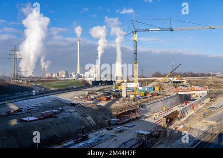 The STEAG combined heat and power plant in Herne-Baukau, hard coal-fired power plant, next to it, on the left the new gas and steam power plant, unit Stock Photo