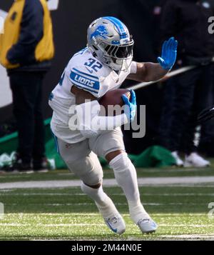 East Rutherford, NJ. 18/12/2022, Detroit Lions quarterback Jared Goff (16)  looks to pass during a NFL game against the New York Jets on Sunday, Dec. 18,  2022. Duncan Williams/CSM Stock Photo - Alamy