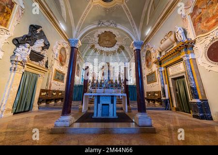 Altaire in the Basilica di Sant'Apollinare Nuovo, Unesco world heritage site Ravenna, Italy Stock Photo