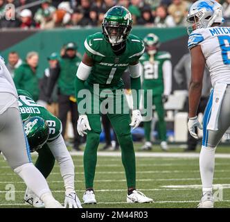 East Rutherford, NJ. 18/12/2022, New York Jets cornerback D.J. Reed (4)  breaks up a pass intended for Detroit Lions wide receiver Jameson Williams  (9) during a NFL game on Sunday, Dec. 18