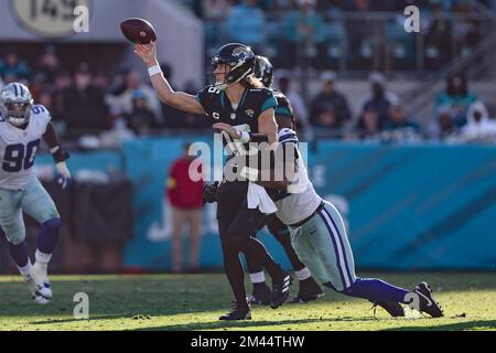 December 18, 2022: Jacksonville Jaguars quarterback TREVOR LAWRENCE (16) passes the ball during the Jacksonville Jaguars vs Dallas Cowboys NFL game at TIAA Bank Field Stadium in Jacksonville, Fl on December 18, 2022. (Credit Image: © Cory Knowlton/ZUMA Press Wire) Stock Photo