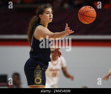 Blacksburg, Virginia, USA. 18th Dec, 2022. Notre Dame Fighting Irish forward Maddy Westbeld (21) passes the ball during the NCAA Women's Basketball game between the Notre Dame Fighting Irish and the Virginia Tech Hokies at Cassell Coliseum in Blacksburg, Virginia. Greg Atkins/CSM/Alamy Live News Stock Photo