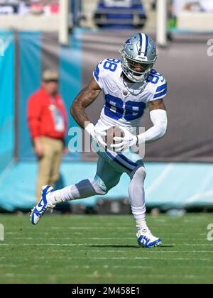 Jacksonville, FL, USA. 18th Dec, 2022. Dallas Cowboys wide receiver CeeDee Lamb (88) runs with the ball after a catch during a game against the Jacksonville Jaguars in Jacksonville, FL. Romeo T Guzman/CSM/Alamy Live News Stock Photo