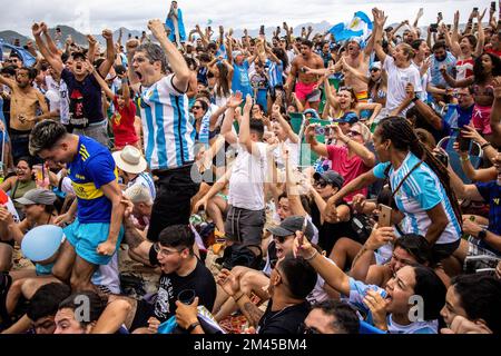 Rio De Janeiro, Brazil. 18th Dec, 2022. Argentines and supporters of Argentina celebrate the victory in the World Cup final on Copacabana beach in Rio de Janeiro. On the occasion of the World Cup final match in Qatar between Argentina and France, in Rio de Janeiro (Brazil), hundreds of Argentines gathered on Copacabana beach to attend the game and celebrate the victory together. Credit: SOPA Images Limited/Alamy Live News Stock Photo