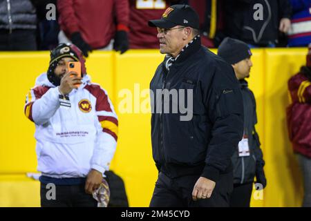 Landover, MD, USA. 18th Dec, 2022. Washington Commanders defensive end  Montez Sweat (90) prior to the NFL game between the New York Giants and the Washington  Commanders in Landover, MD. Reggie Hildred/CSM/Alamy