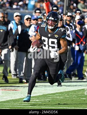 December 18, 2022: Jacksonville Jaguars wide receiver JAMAL AGNEW (39) runs  the ball during the Jacksonville Jaguars vs Dallas Cowboys NFL game at TIAA  Bank Field Stadium in Jacksonville, Fl on December