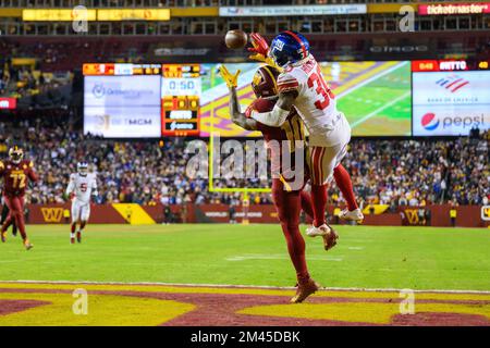 New York Giants cornerback Darnay Holmes (30) warms up before playing  against the Houston Texans in an NFL football game, Sunday, Nov. 13, 2022,  in East Rutherford, N.J. (AP Photo/John Minchillo Stock