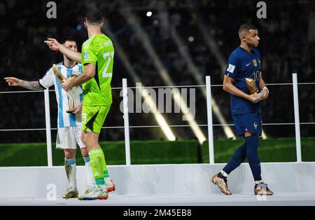 Doha, Qatar. 18th Dec, 2022.  Lionel Messi best player, Goalkeeper Emiliano Martinez of Argentina best goalkeeper and Kylian Mbappé of France won the Golden Boot award during he FIFA World Cup Qatar 2022 Final match  Argentina - France Final Match Argentinien - Frankreich World Cup 2022 in Qatar 18.12.2022 Credit: Moritz Muller/Alamy Live News Stock Photo