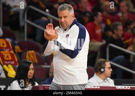 Auburn Tigers head coach Bruce Pearl claps during an NCAA basketball game against the Southern California Trojans  on Sunday, Dec. 18, 2022, in Los An Stock Photo