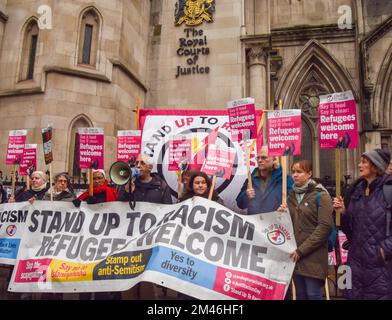 London, UK. 19th December 2022. Protesters gathered outside the Royal Courts of Justice in support of refugees and in opposition to the Rwanda refugee scheme, as the High Court ruled whether the UK Government's Rwanda deportation plan is legal. Stock Photo