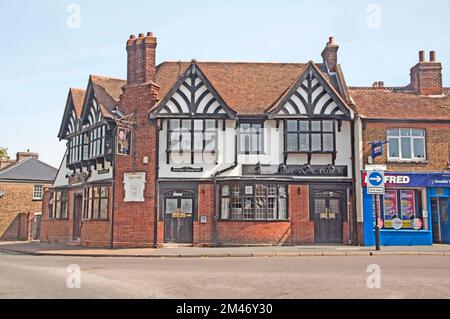 ROCHFORD ESSEX ROSE & CROWN PUB Stock Photo - Alamy