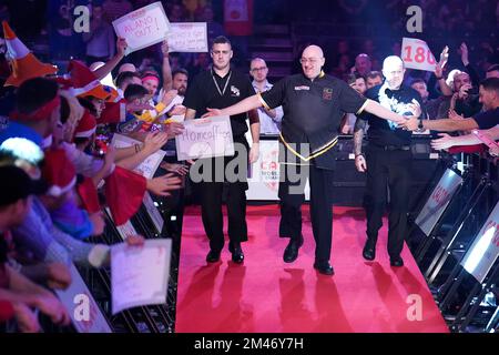 England's Andrew Gilding walks out before playing Wales' Robert Owen during day five of the Cazoo World Darts Championship at Alexandra Palace, London. Picture date: Monday December 19, 2022. Stock Photo