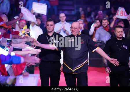 England's Andrew Gilding walks out before playing Wales' Robert Owen during day five of the Cazoo World Darts Championship at Alexandra Palace, London. Picture date: Monday December 19, 2022. Stock Photo