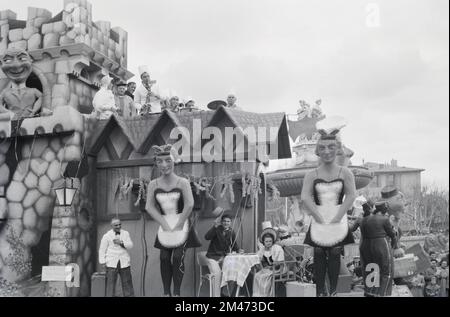 Spring Carnival Float Passing the Rotonde Fountain at the Western End of the Cours Mirabeau Aix or Aix-en-Provence Provence France. Vintage Black and White or Monochrome Image 1954 Stock Photo