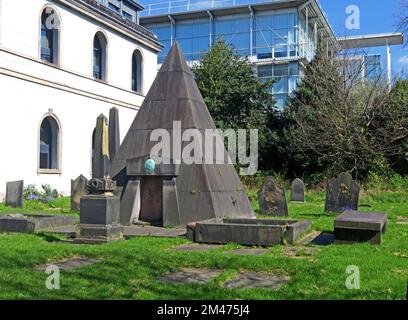William MacKenzie's Pyramid shaped Tomb, St Andrew's Church, Rodney Street, Liverpool, Merseyside, England, UK, L1 2TQ Stock Photo