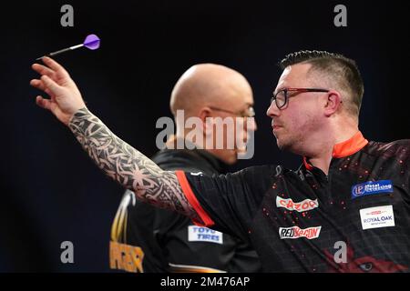 Wales' Robert Owen in action against England's Andrew Gilding during day five of the Cazoo World Darts Championship at Alexandra Palace, London. Picture date: Monday December 19, 2022. Stock Photo