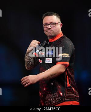 Wales' Robert Owen in action against England's Andrew Gilding during day five of the Cazoo World Darts Championship at Alexandra Palace, London. Picture date: Monday December 19, 2022. Stock Photo