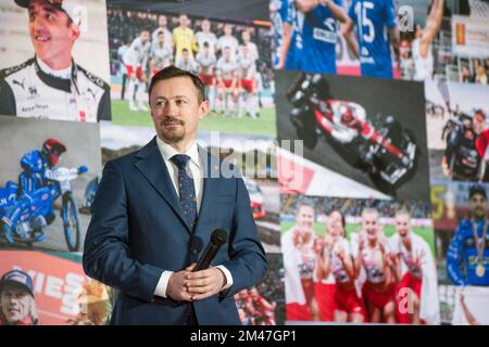 Warsaw, Poland. 19th Dec, 2022. Adam Malysz, the President of the Polish Ski Association and former ski jumper is seen during a press conference. Press conference on the involvement of Polish Oil Company ORLEN group (PKN Orlen) in strategic projects in the area of ??sports sponsorship and a summary of the sports year. Credit: SOPA Images Limited/Alamy Live News Stock Photo