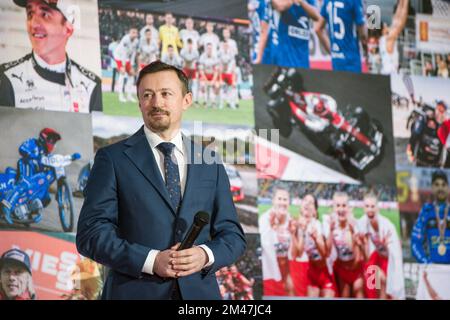 Warsaw, Poland. 19th Dec, 2022. Adam Malysz, the President of the Polish Ski Association and former ski jumper is seen during a press conference. Press conference on the involvement of Polish Oil Company ORLEN group (PKN Orlen) in strategic projects in the area of ??sports sponsorship and a summary of the sports year. (Photo by Attila Husejnow/SOPA Images/Sipa USA) Credit: Sipa USA/Alamy Live News Stock Photo