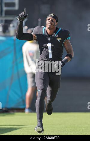 December 18, 2022: Jacksonville Jaguars quarterback TREVOR LAWRENCE (16)  hands off the ball to Jacksonville Jaguars running back TRAVIS ETIENNE JR.  (1) during the Jacksonville Jaguars vs Dallas Cowboys NFL game at