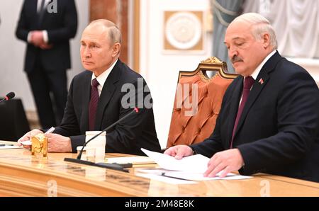 Minsk, Belarus. 19th Dec, 2022. Belarusian President Alexander Lukashenko (R) and Russian President Vladimir Putin (L) make a statement during their meeting at the Palace of Independence in Minsk, Belarus, Monday, Dec. 19, 2022. President Putin arrives in Minsk for talks with his Belarusian President Alexander Lukashenko for the first time in three and a half years. Photo by Kremlin Pool/UPI Credit: UPI/Alamy Live News Stock Photo