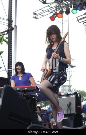 Pitchfork Music Festival - Wild Flag in concert Stock Photo