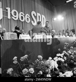 The SPD party conference of 1-5-6. 1966 in the Dortmund Westfalenhalle. Alfred Nau, Willy Brandt Picture M. v, l, Germany Stock Photo