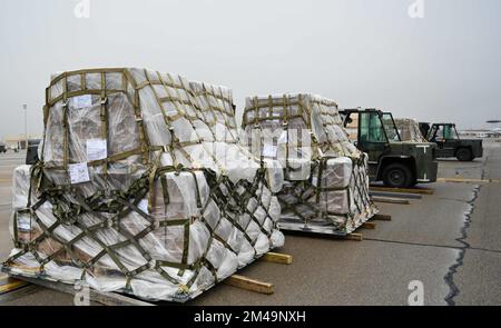 Airmen from the 72nd Logistics Readiness Squadron and the 72nd Aerial Port Squadron loaded over 130 thousand pounds of food and medical humanitarian aid onto a C-5 Galaxy December 8, 2022, Tinker Air Force Base, Oklahoma. Humanitarian operations like this one happen multiple times a year in partnership with the State Department to bring aid all over the world. (U.S. Air Force photo by Mary Begy) Stock Photo